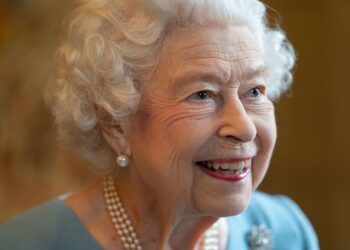 Dronning Elizabeth er testet positiv for covid-19