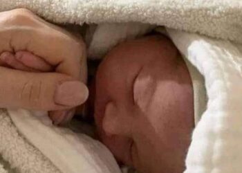 Midt i krigszone: Kvinde føder barn i ukrainsk metro￼