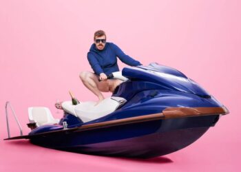 Tobias Dybvad gør op med brok og hylder ja-hatten