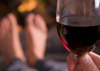 43-årig Hans modtog en flaske vin med posten: Nu ligger han i koma