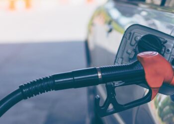 Indfører tilskud til benzin de næste 4 måneder￼