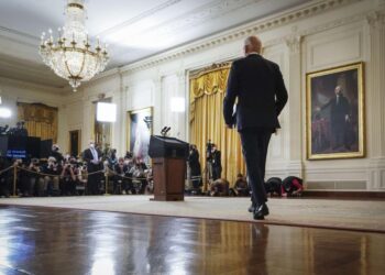 Kun en bred international front kan få Putin til at ændre kurs og hindre en ny kold krig