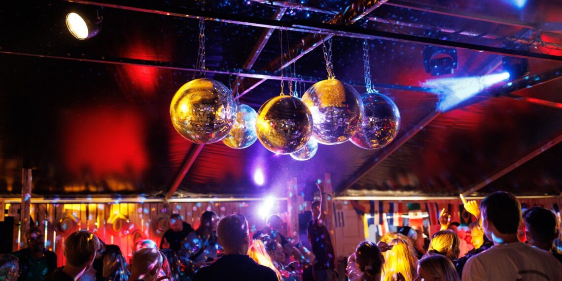 Kendt band tages af plakaten flere steder, men dansk festival byder dem velkommen