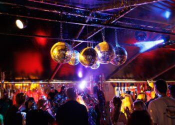 Kendt band tages af plakaten flere steder, men dansk festival byder dem velkommen