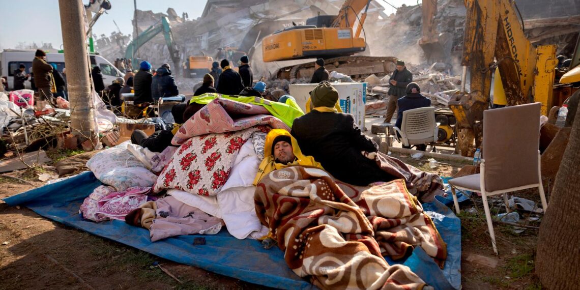 17-årig reddet ud efter at have tilbragt 248 timer i sammenstyrtet bygning