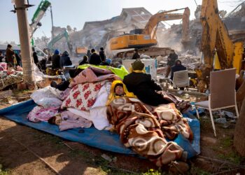 17-årig reddet ud efter at have tilbragt 248 timer i sammenstyrtet bygning