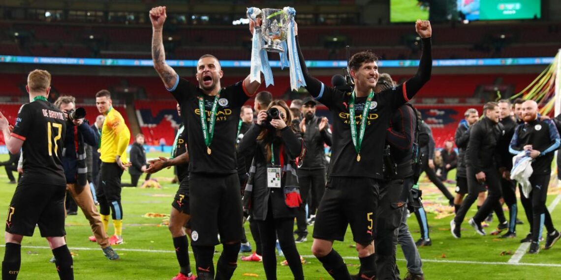 Verdenskendt fodboldspiller risikerer fængselsdom efter videoafsløring: Blottede sig foran flere kvinder på en bar