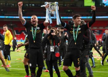 Verdenskendt fodboldspiller risikerer fængselsdom efter videoafsløring: Blottede sig foran flere kvinder på en bar