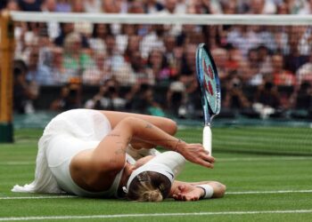 Useedet tjekke tager Wimbledon-titlen, efter afrikansk favorit bukker under for nervepres