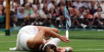 Useedet tjekke tager Wimbledon-titlen, efter afrikansk favorit bukker under for nervepres