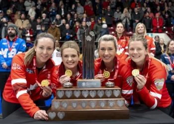 Rachel Homan og det canadiske curlinghold besejrer USA og rykker op på tredjepladsen ved VM