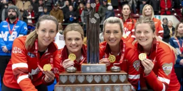 Rachel Homan og det canadiske curlinghold besejrer USA og rykker op på tredjepladsen ved VM
