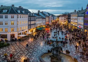 Danmark skærper lønkrav for opholds- og arbejdstilladelser fra juli 2025